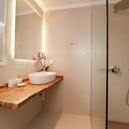 Elizabeth - 3br Spacious Villa *